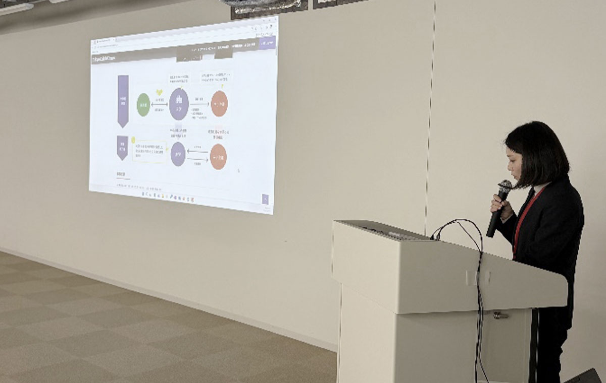 東京都産業労働局担当者の登壇風景